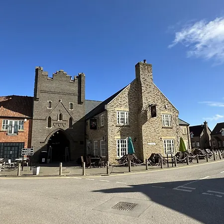 The Lobster Pot House - Part Of The The Bay Village With Pool, Gym And Direct Access, Pub, Restaurant, Tennis And Meadows Walks * Filey