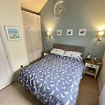 The Lobster Pot House - Part Of The The Bay Village With Pool, Gym And Direct Access, Pub, Restaurant, Tennis And Meadows Walks *