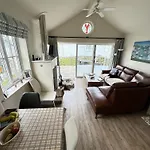 Сasa de vacaciones The Lobster Pot House - Part Of The The Bay Village With Pool, Gym And Direct Access, Pub, Restaurant, Tennis And Meadows Walks